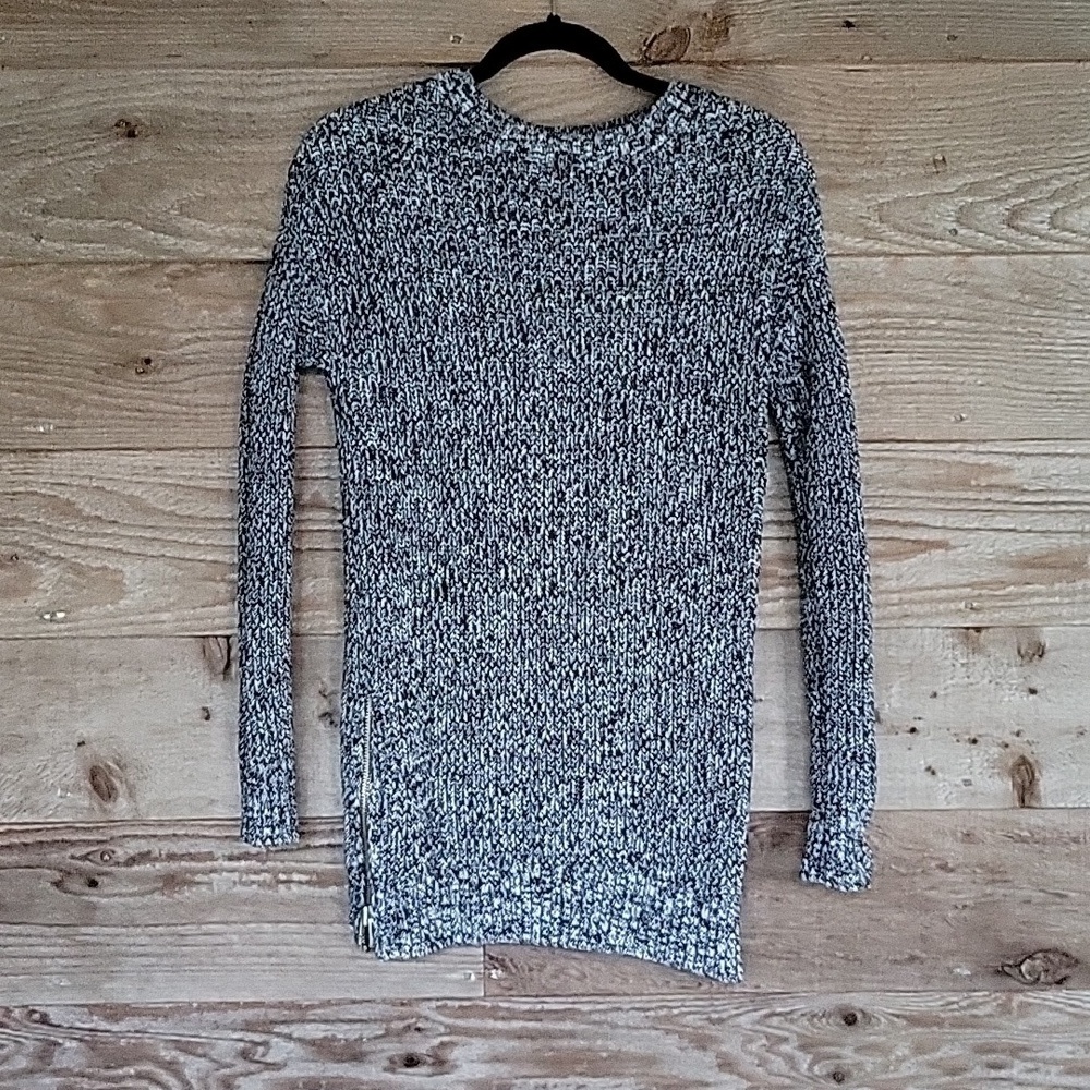 Gap Size Small Black and White Marled Tunic Sweater